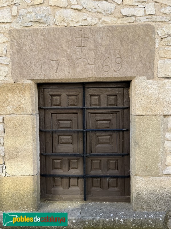Tavertet - Carrer de Baix. Porta del segle XVIII (Foto: Albert Esteves, 2026) Tavertet - Carrer de Baix. Porta del segle XVIII