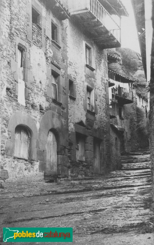 Rupit - Carrer del Fossar (Foto: -Arxiu Fotogràfic de Barcelona-, 1927) Rupit - Carrer del Fossar
