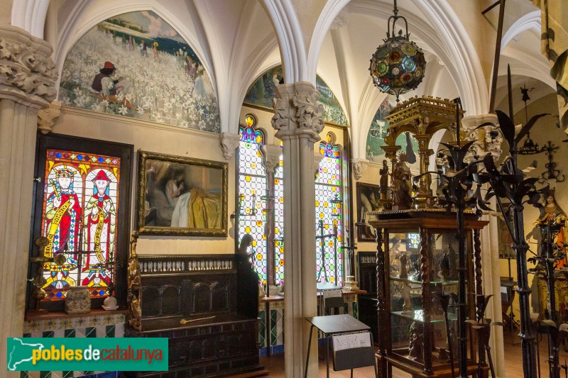 Sitges - Museu Cau Ferrat. Gran Saló, amb vitralls copiats de la catedral d'Ulm (Foto: José Aguado, 2020) Sitges - Museu Cau Ferrat. Gran Saló, amb vitralls copiats de la catedral d'Ulm