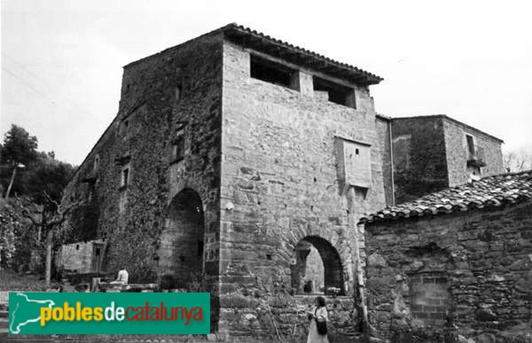 Mas Carreras de Ginestar (Foto: <i>Ramon Maria Castells i Llavanera -invarquit.cultura.gencat.cat</i>, 1986) Mas Carreras de Ginestar