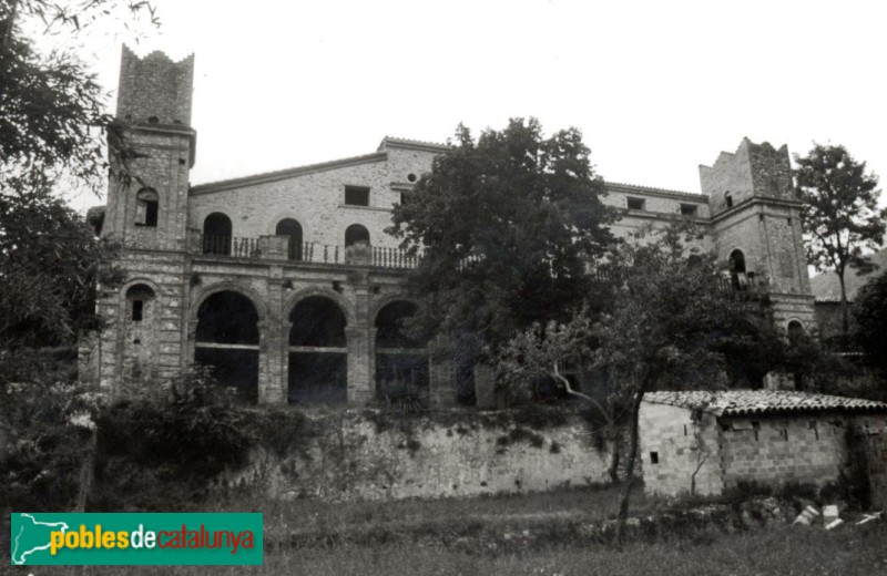 Sant Martí de Llémena - Can Nerós (Foto: <i>Miquel Ferrer -calaix.gencat.cat-</i>, 1990) Sant Martí de Llémena - Can Nerós