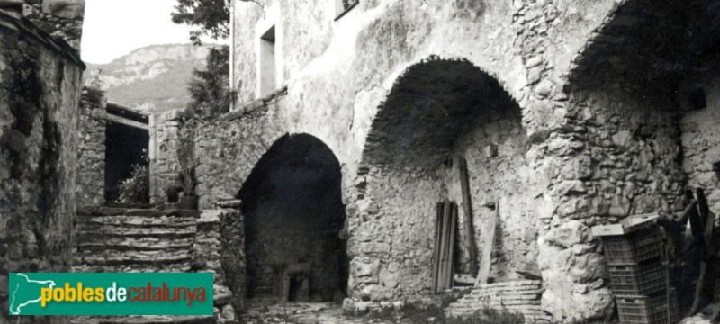 Sant Martí de Llémena - Can Nerós (Foto: <i>Miquel Ferrer -calaix.gencat.cat-</i>, 1990) Sant Martí de Llémena - Can Nerós
