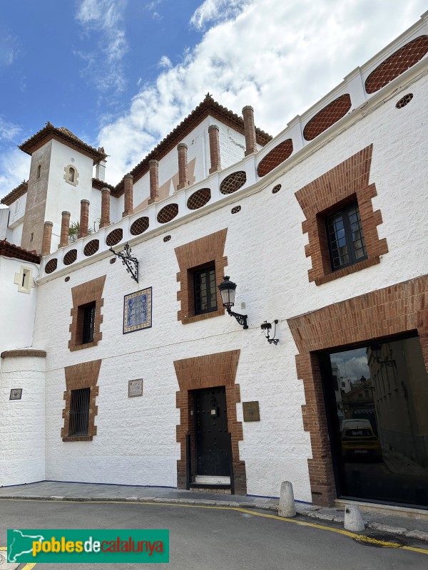 Sitges - Palau Maricel de Terra. Façana posterior (Foto: Albert Esteves, 2022) Sitges - Palau Maricel de Terra. Façana posterior
