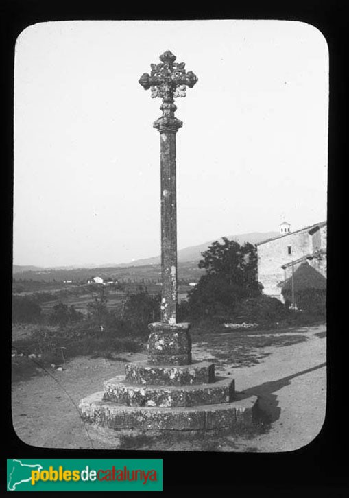 Balenyà - Creu de l'Ajuda (Foto: <i>Alfred Gaza - Arxiu Centre Excursionista de Catalunya-</i>, 1900-1929) Balenyà - Creu de l'Ajuda