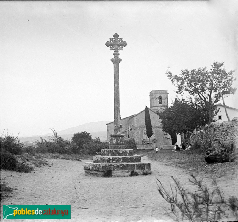 Balenyà - Creu de l'Ajuda (Foto: <i>Fons fotogràfic germans Roig de l'Arxiu Bastardes</i>, 1917) Balenyà - Creu de l'Ajuda