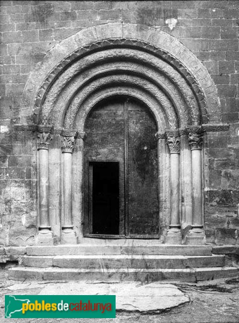 Santa Eugènia de Berga - Església de Santa Eugènia. Portada (Foto: <i>Anònima - Arxiu Centre Excursionista de Catalunya-</i>, 1890-1920) Santa Eugènia de Berga - Església de Santa Eugènia. Portada