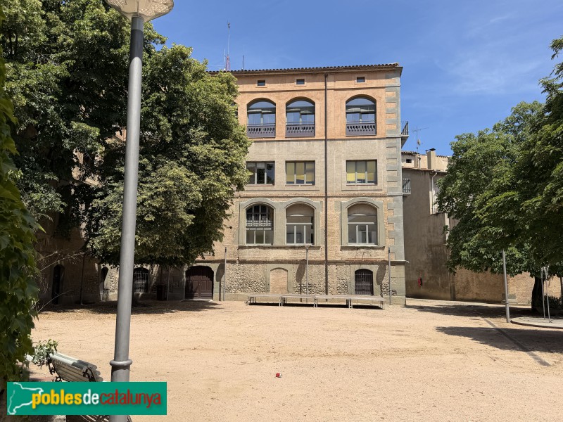 Manlleu - Can Puget. Façana del jardí
