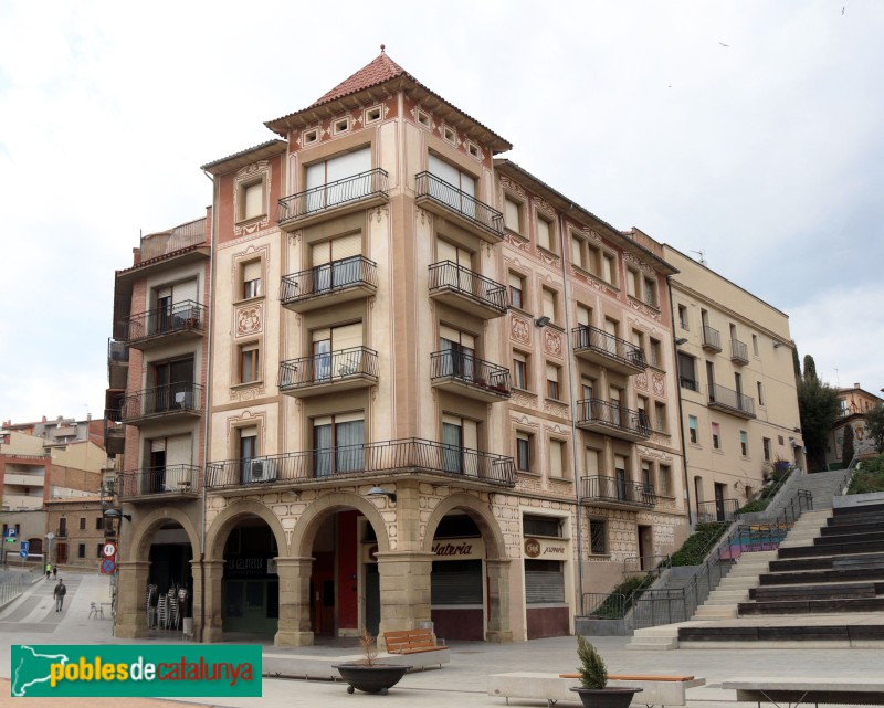 Manlleu - Plaça Fra Bernadí, 1
