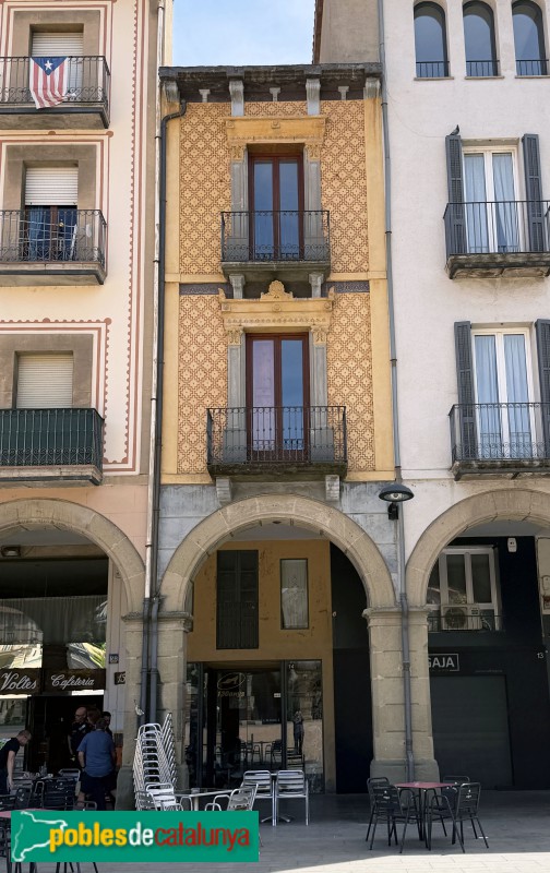 Manlleu - Plaça Fra Bernadí, 14