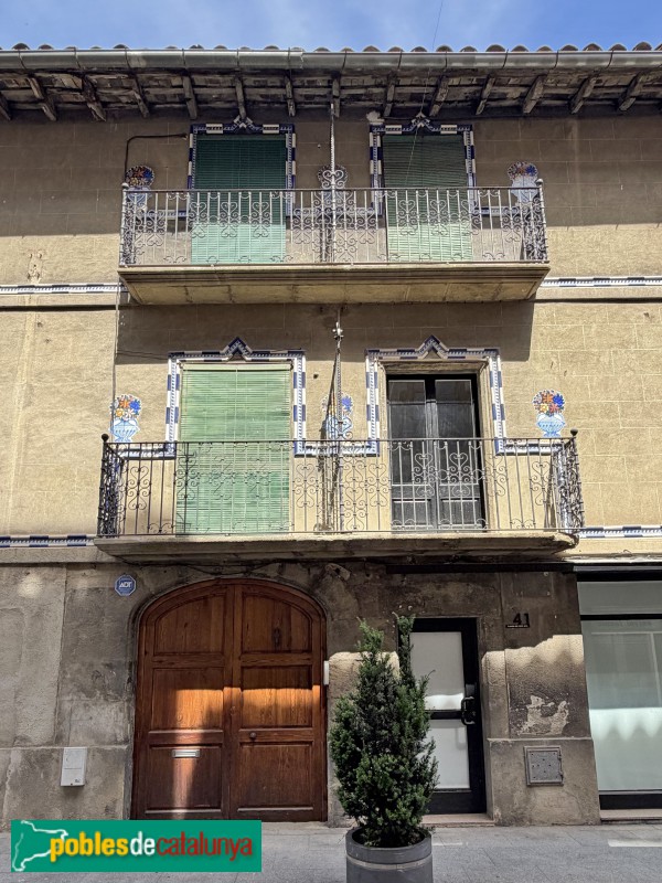 Carrer del Pont, 39-41 (Foto: Albert Esteves, 2026) Carrer del Pont, 39-41