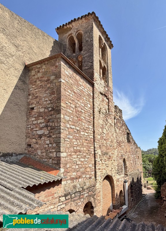Castellar del Vallès - Església de Sant Feliu del Racó. campanar romànic