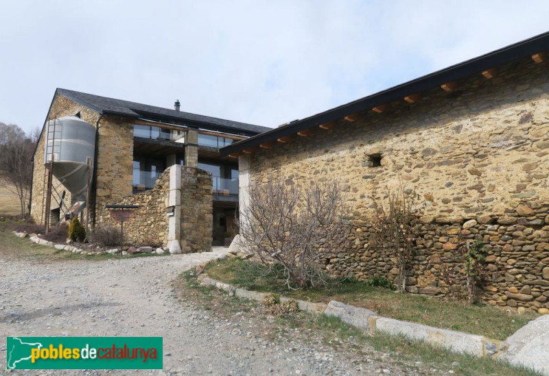 Isòvol - Mas Ravetllat (Foto: <i>Fortià Arquitectes -invarquit.gencat.cat-</i>, 2022) Isòvol - Mas Ravetllat