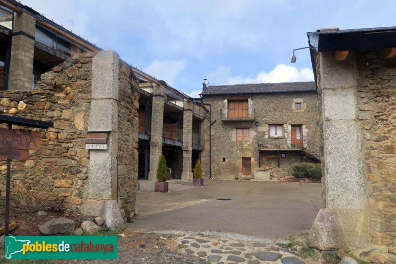 Isòvol - Mas Ravetllat (Foto: <i>Fortià Arquitectes -invarquit.gencat.cat-</i>, 2022) Isòvol - Mas Ravetllat