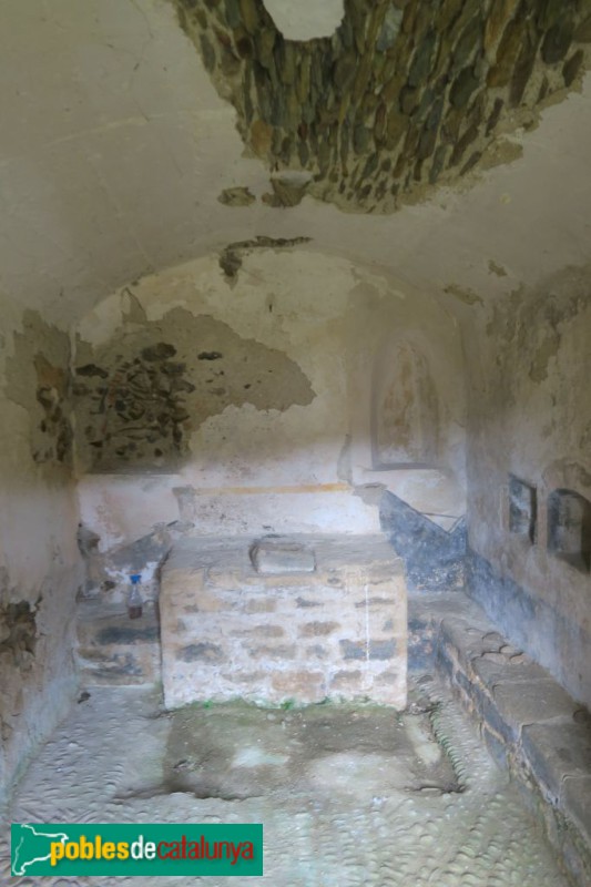 Isòvol - Mas Ravetllat. Capella de Sant Guillem (Foto: <i>Fortià Arquitectes -invarquit.gencat.cat-</i>, 2022) Isòvol - Mas Ravetllat. Capella de Sant Guillem