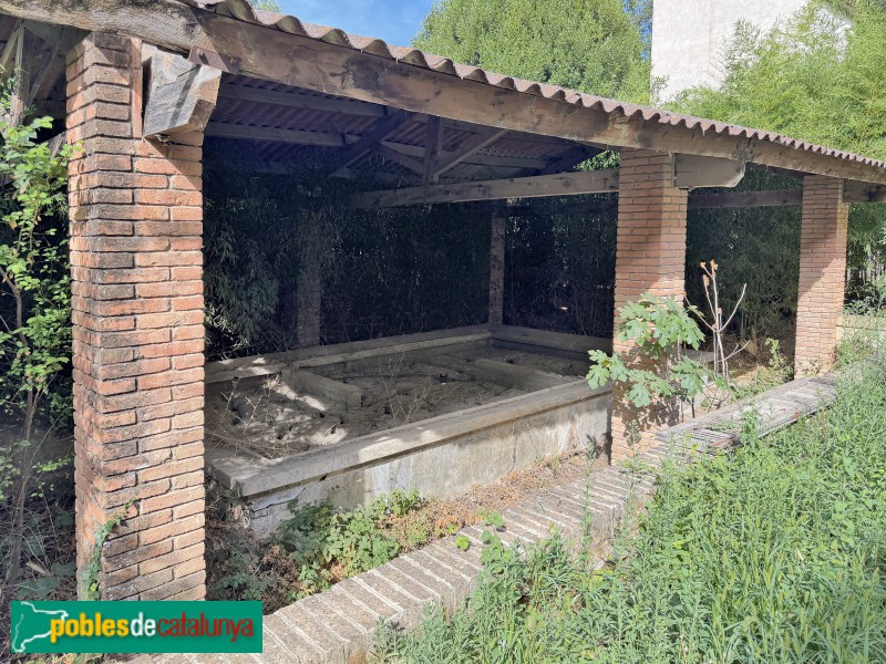 Torelló - Colònia la Coromina. Safareigs