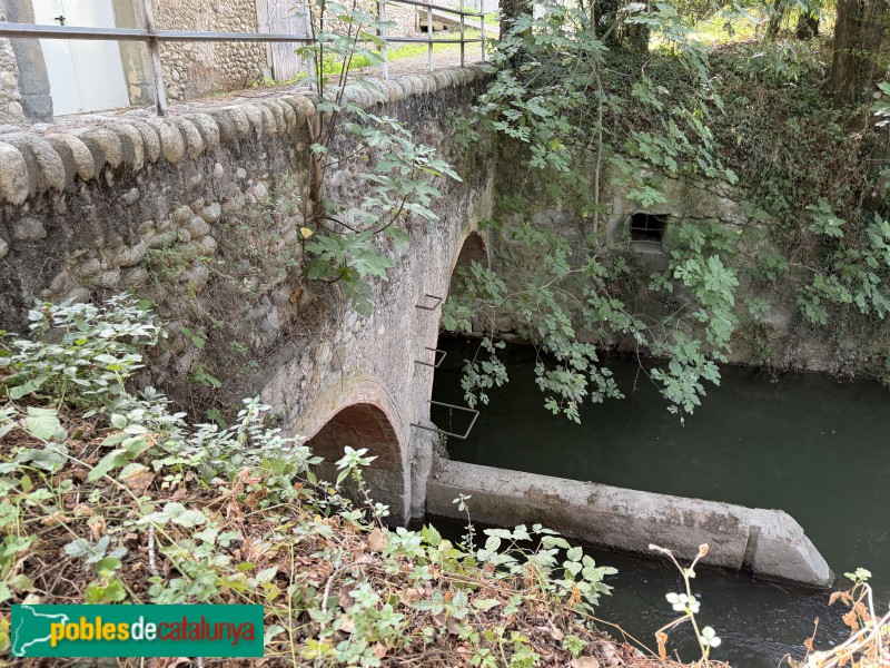 Torelló - Colònia la Coromina. Canal