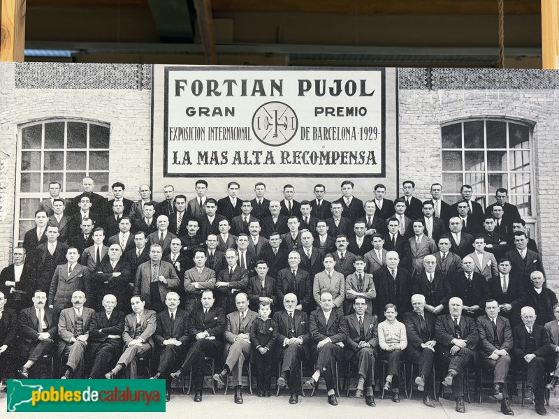 Torelló - Museu de la Torneria. Treballadors i propietaris l'any 1929 (cartell in situ)