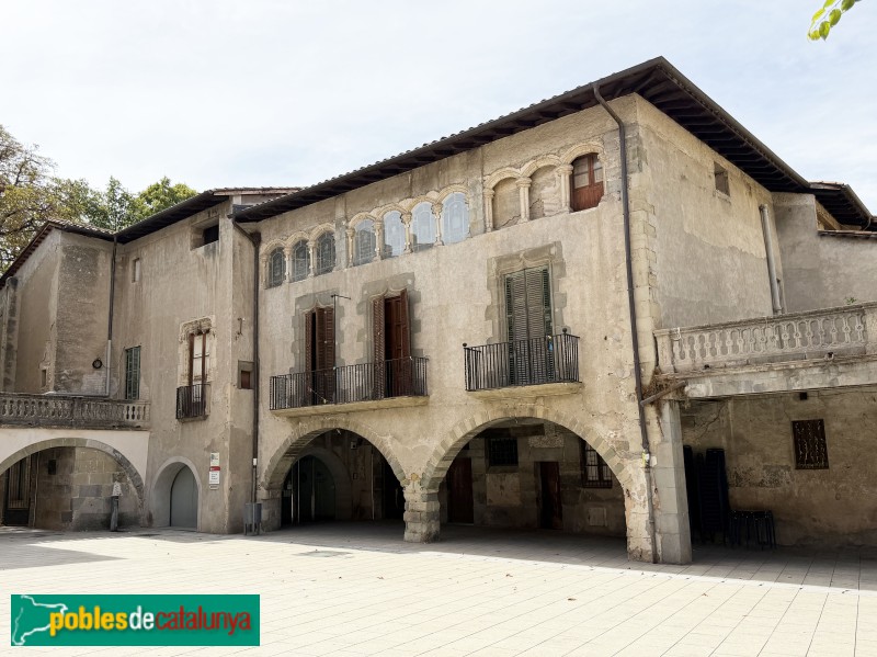 Torelló - Plaça vella. Casa Parrella (Foto: Albert Esteves, 2026) Torelló - Plaça vella. Casa Parrella