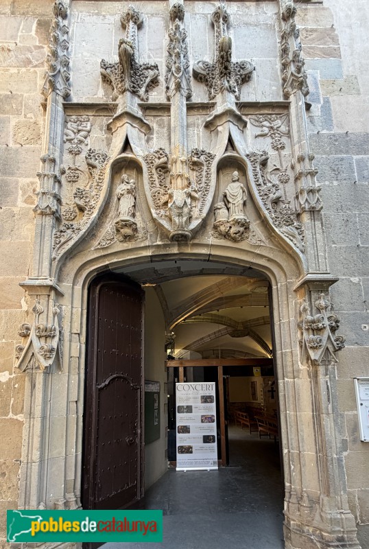 Palamós - Església de Santa Maria del Mar. Porta de llevant