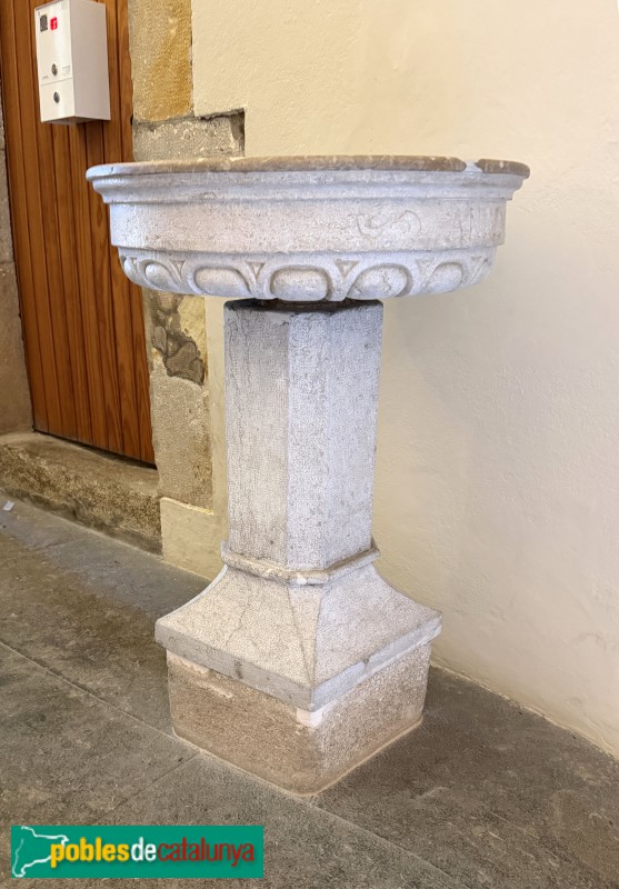 Palamós - Església de Santa Maria. Pica beneitera