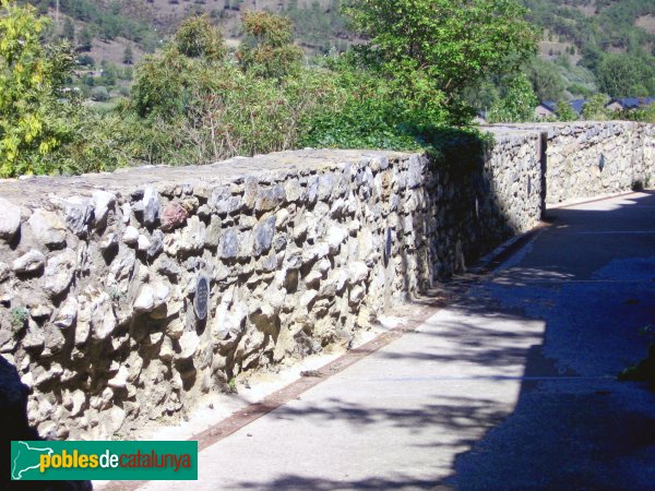 Bellver - Muralles (Foto: Albert Esteves, 2006) Bellver - Muralles