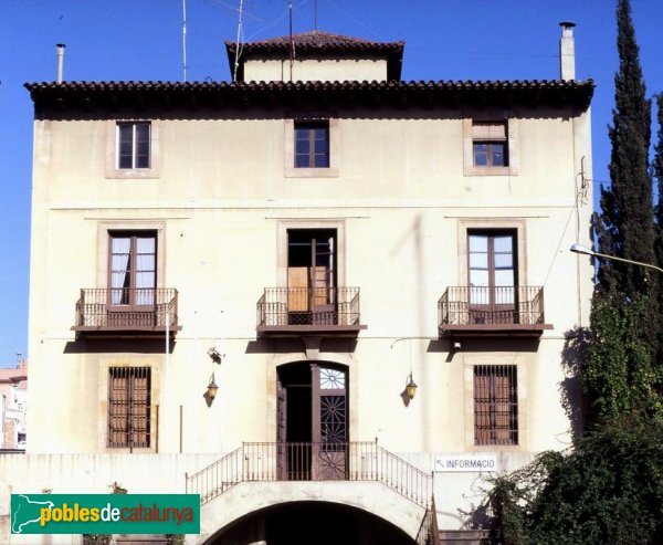 Cornellà de Llobregat - Can Gaya (Foto: <i>Josep Maria Ardèvol</i>, 1997) Cornellà de Llobregat - Can Gaya