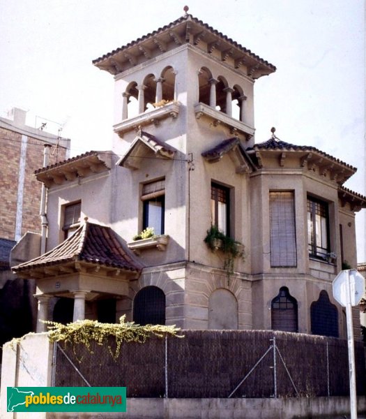 Cornellà de Llobregat - Can Riu o Cal Tolosa (Foto: <i>Josep Maria Ardèvol</i>, 1997) Cornellà de Llobregat - Can Riu o Cal Tolosa
