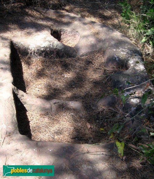 Cervelló - Castell. Latrines
