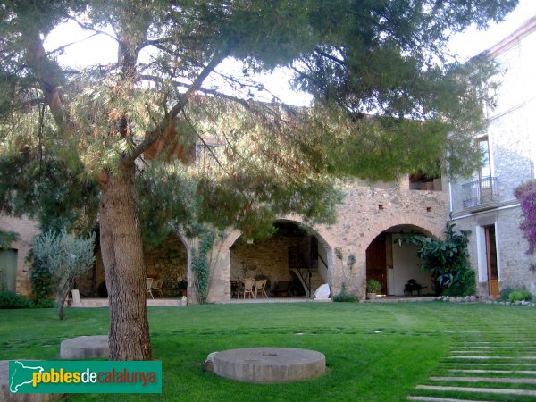 Sant Esteve Sesrovires - Can Julià de la Riera (Foto: Albert Esteves, 2006) Sant Esteve Sesrovires - Can Julià de la Riera