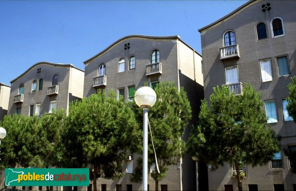 Sant Feliu de Llobregat - Pisos Bertrand (Foto: Josep Maria Ardèvol, 1997) Sant Feliu de Llobregat - Pisos Bertrand