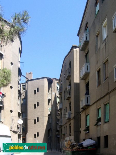 Sant Feliu de Llobregat - Pisos Bertrand (Foto: Albert Esteves, 2006) Sant Feliu de Llobregat - Pisos Bertrand